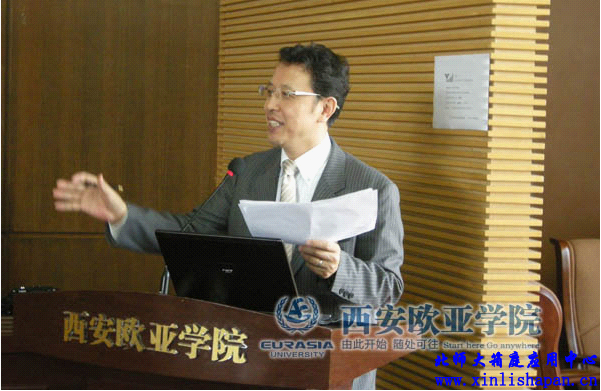 张日昇教授进行沙盘游戏治疗专题报告